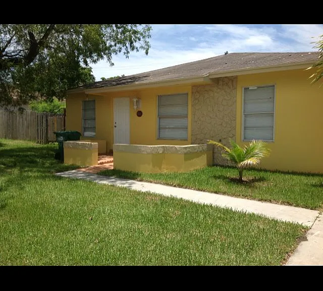 18625 SW 100th Ave #18625 — Photo 2