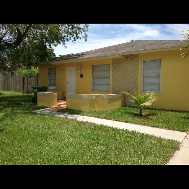 Building Photo - 18625 SW 100th Ave #18625