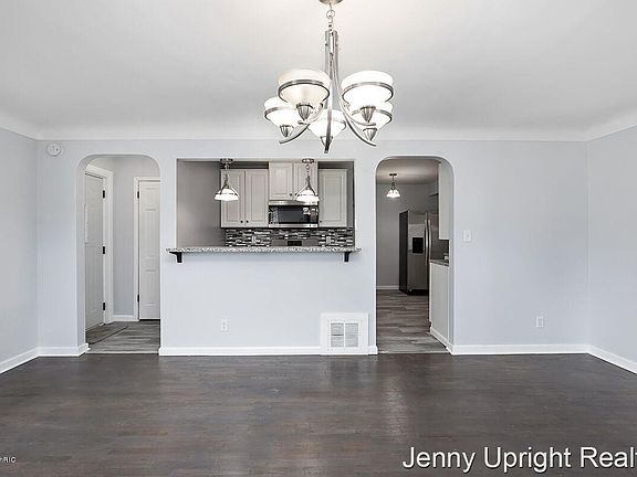 5th image of 604 Buist St SW