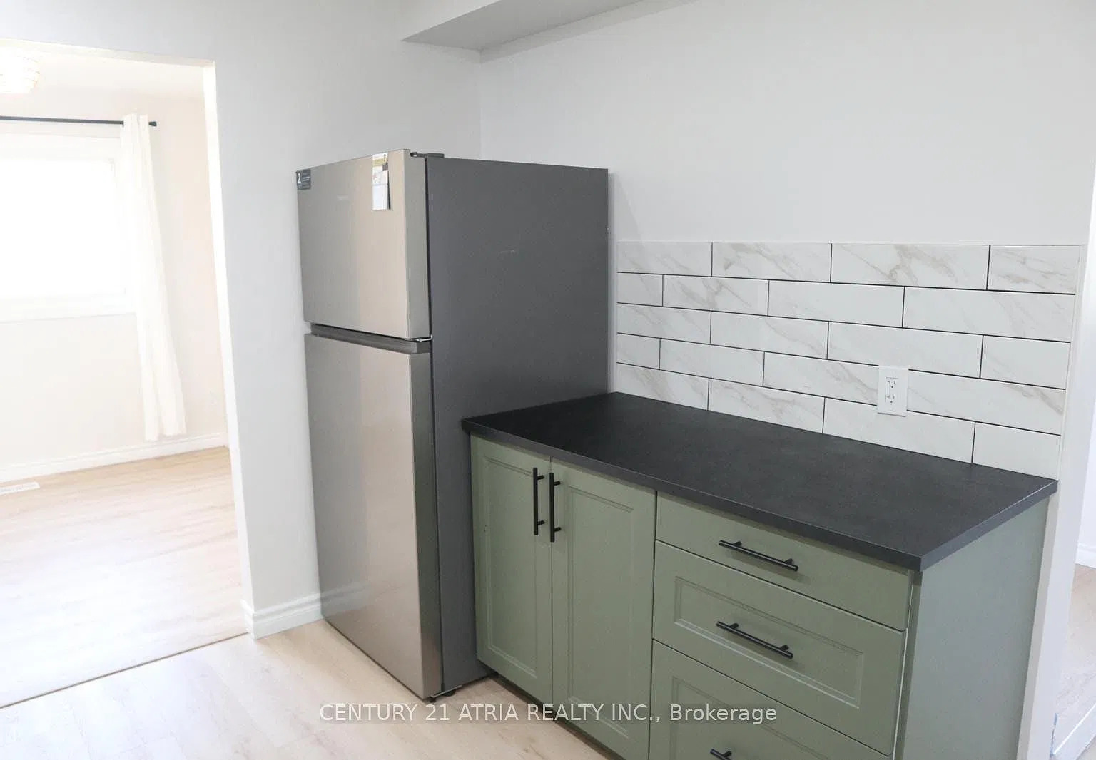 4 bed, $2,250 — Photo 2