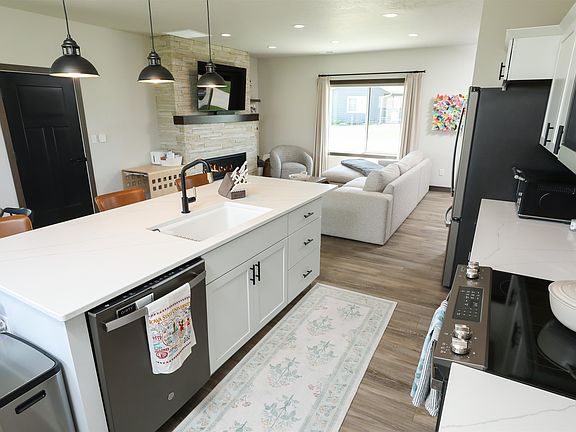 3rd image of 1850 23rd St #41