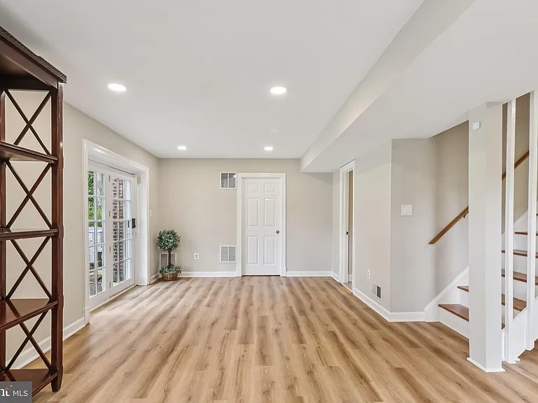 7518 Old Dominion Dr — Photo 55