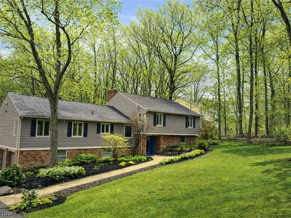 633 Coy Ln, Chagrin Falls, OH 44022