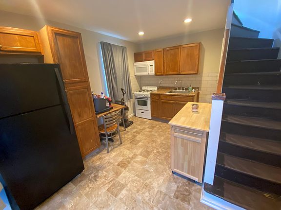 First floor full kitchen, recent remodel