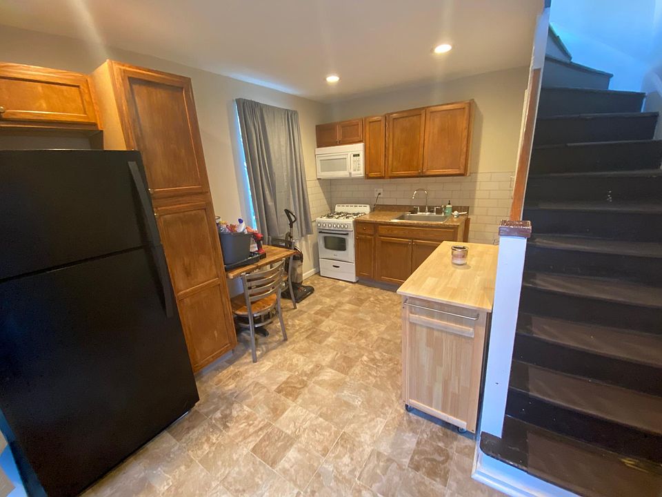 First floor full kitchen, recent remodel