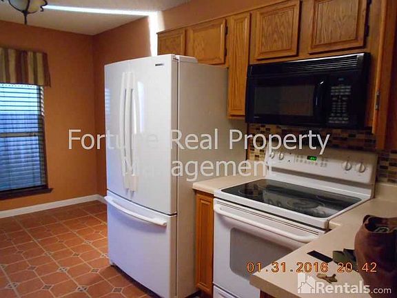 3rd image of 7925 Gardengate Ln