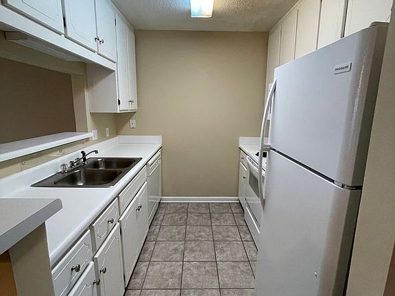 4th image of 101 S Springview Dr