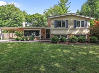 473 Pine Ct, Lake Bluff, IL 60044