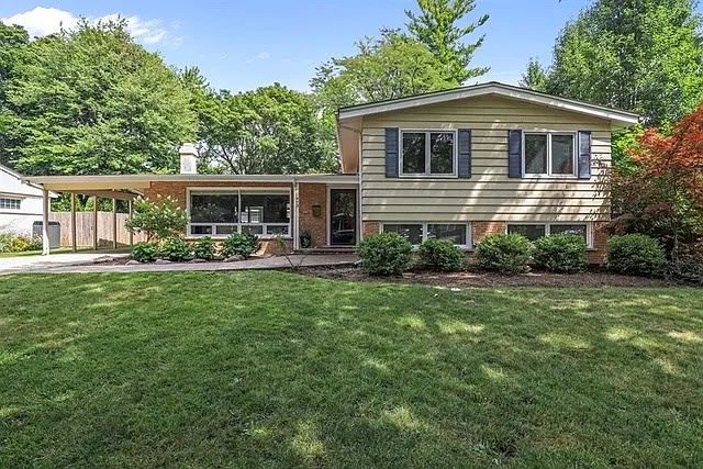 473 Pine Ct photo 1
