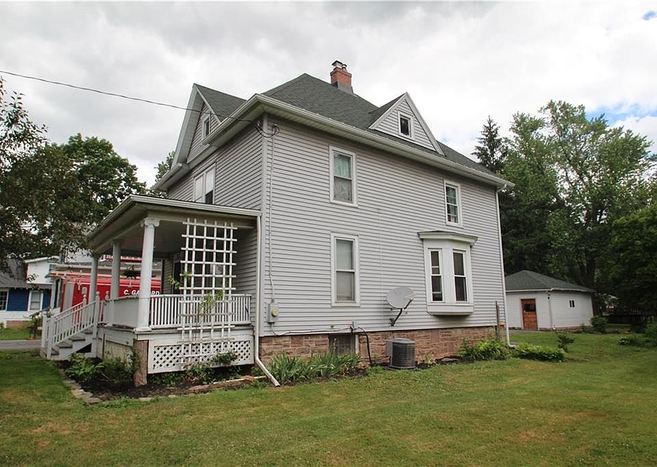 2nd image of 217 Ingersoll St