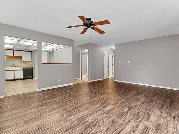 3rd image of 100 Green Acres Dr APT 102