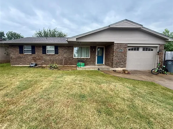 4049 SE Bedford Dr, Lawton, OK 73501