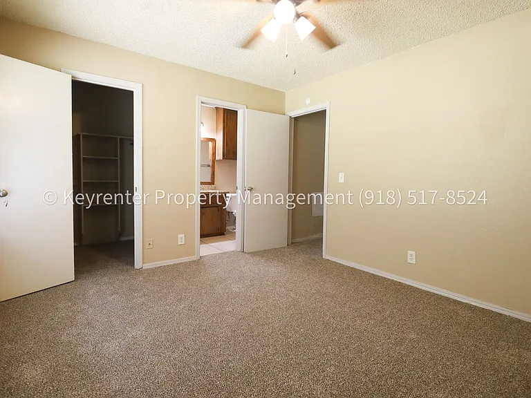 4902 S Gum Ave — Photo 68