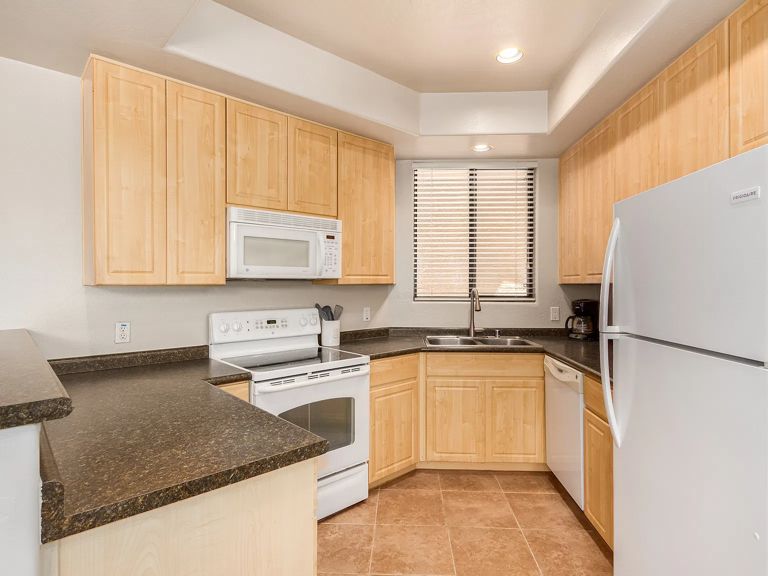 2 bed, 1244 sqft, $2,300 — Photo 2
