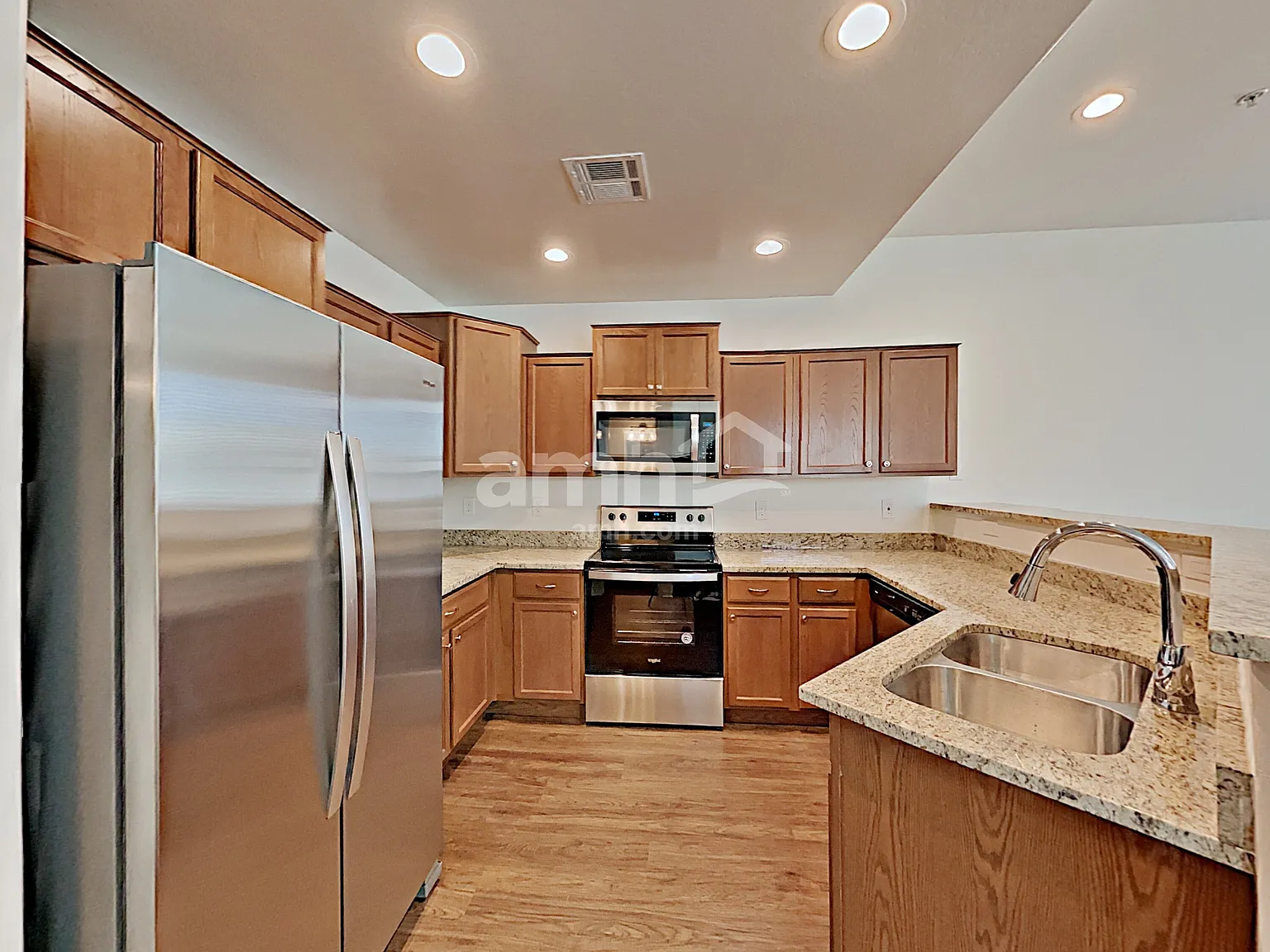 3 bed, 2.5 bath, 1384 sqft, $1,910 — Photo 3