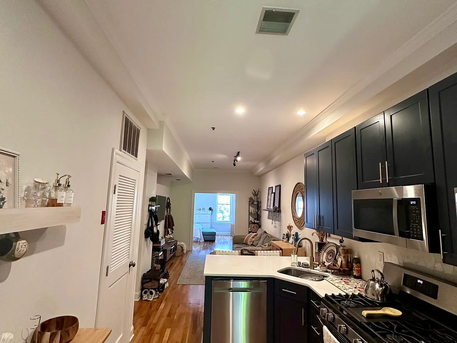 2 bed, 775 sqft, $4,150 — Photo 3