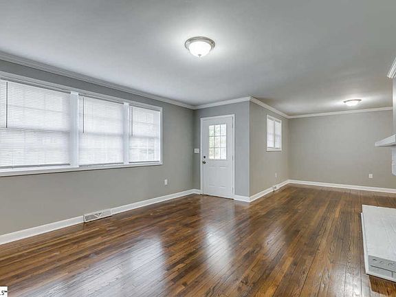 2nd image of 26 Plainfield Cir