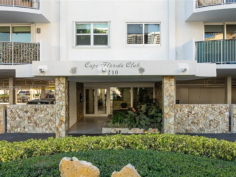 210 Sea View Dr #207 — Photo 55