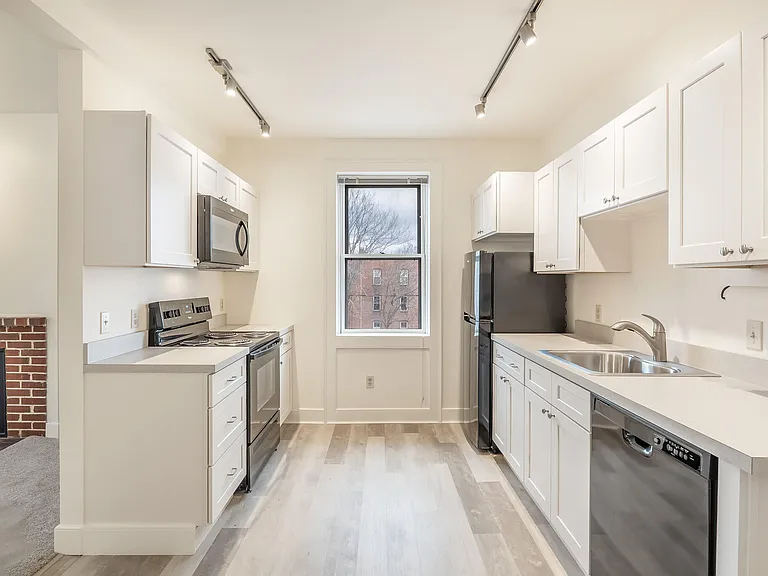 68 Pleasant St #3 — Photo 5