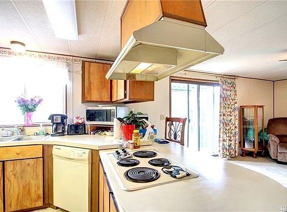 4th image of 5900 64th St NE Unit 206