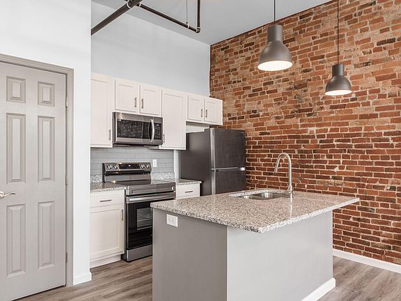 4th image of 218 E Main St #3C
