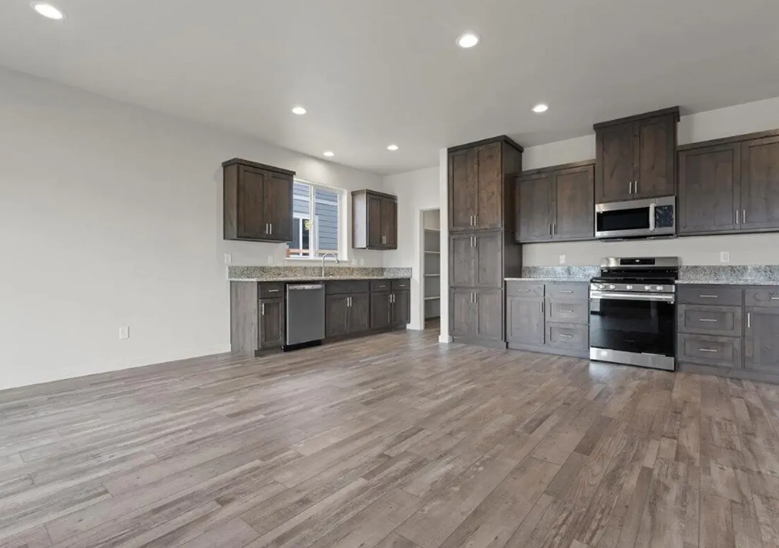 Gorgeous Modern Living In Nw Redmond!! — Photo 4