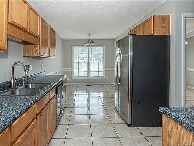 402 Roundtree Dr — Photo 13