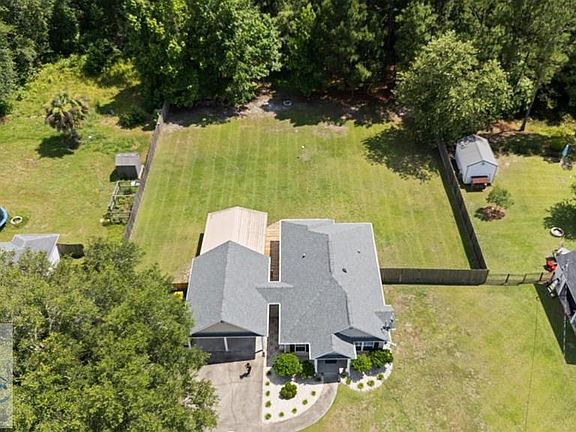 3rd image of 210 Lindsey Dr