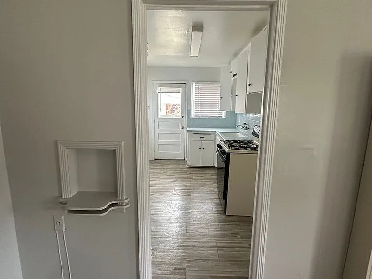 521 E Harmon Dr — Photo 16