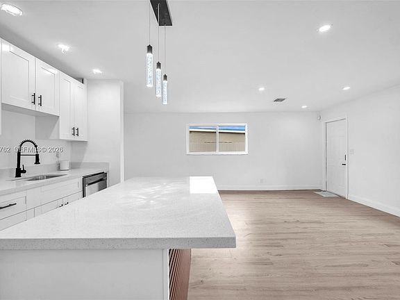 4th image of 2572 NW 20th St