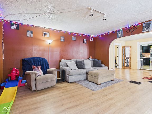 3rd image of 908 Cottage Ave