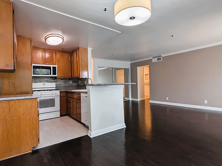 Camarillo Sunshine Apartments — Photo 18