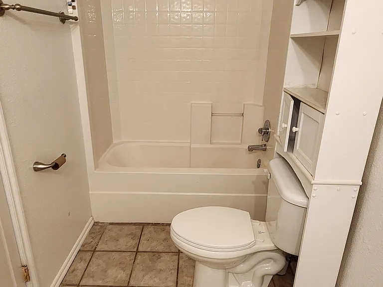 405 E Madison St — Photo 12