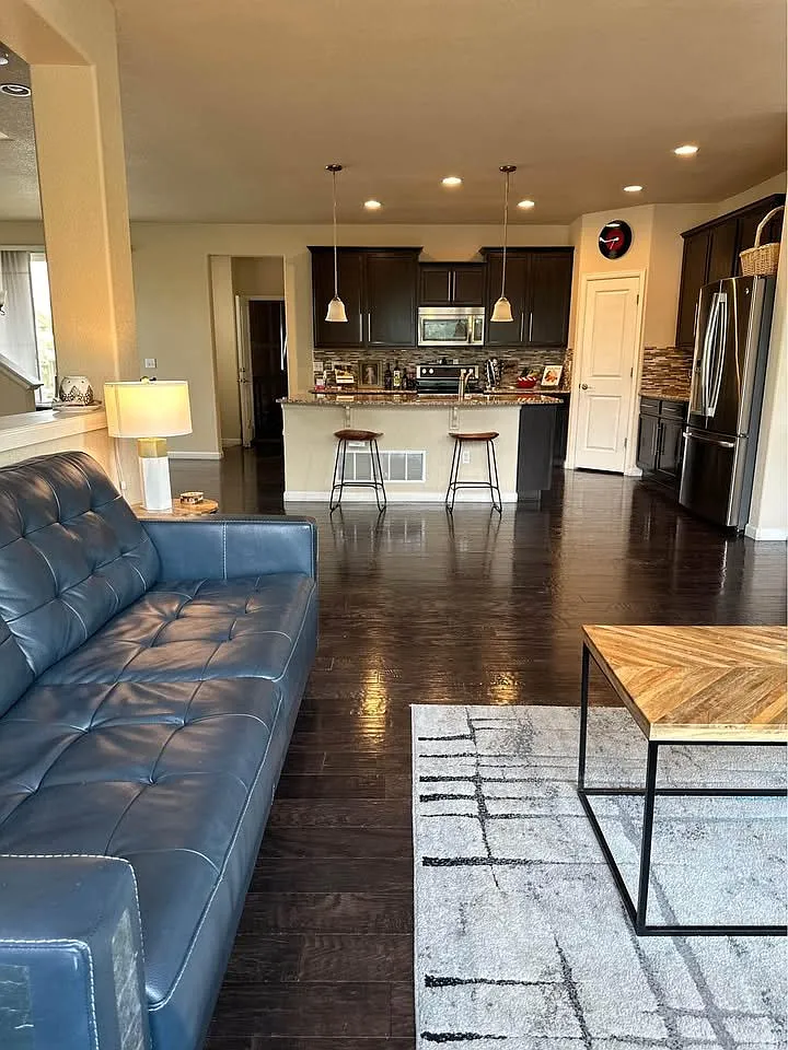 4 bed, 2617 sqft, $1,225 — Photo 2