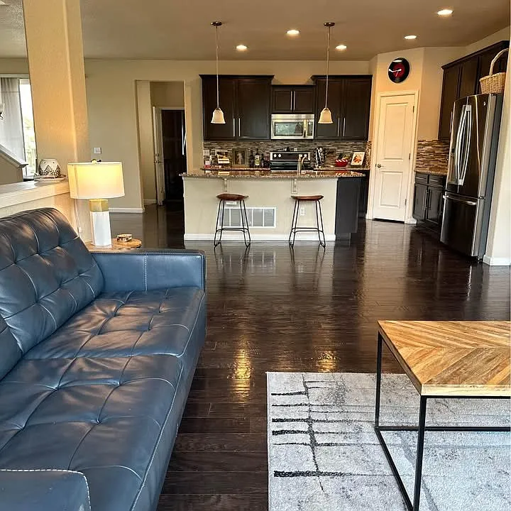 5528 W 73rd Pl