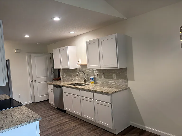 1303 Hickory St — Photo 9
