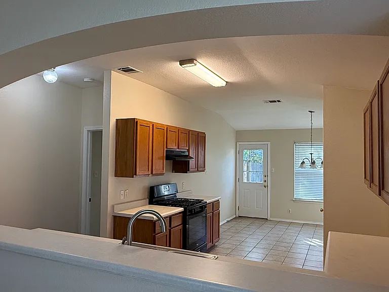 311 McCarthur Dr — Photo 9