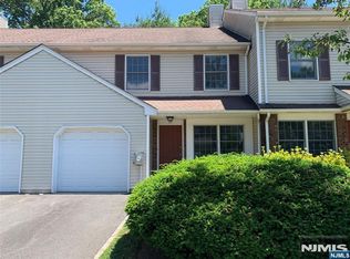 15 Park View Pl, Fair Lawn, NJ 07410