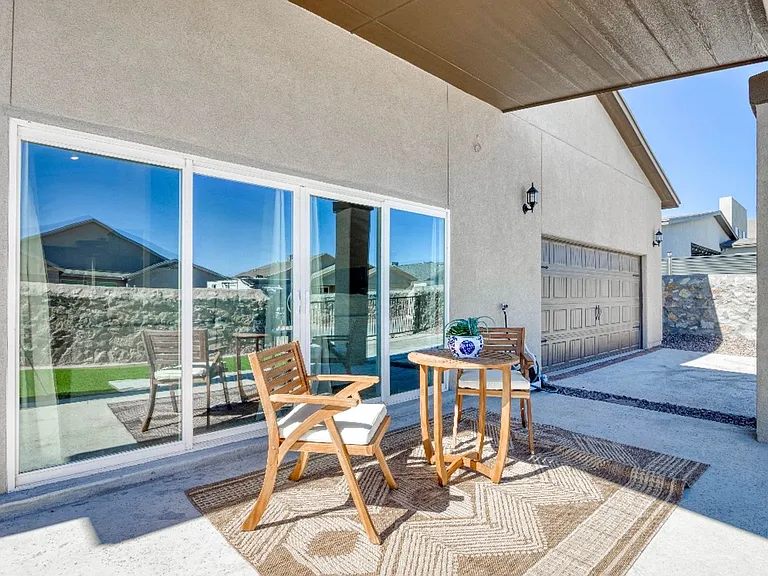 2816 Sammy Cervantes St — Photo 47