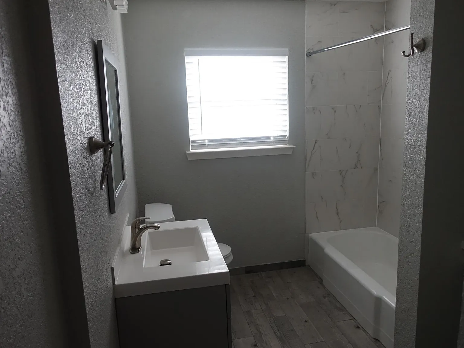 2 bed, 1100 sqft, $1,600 — Photo 2