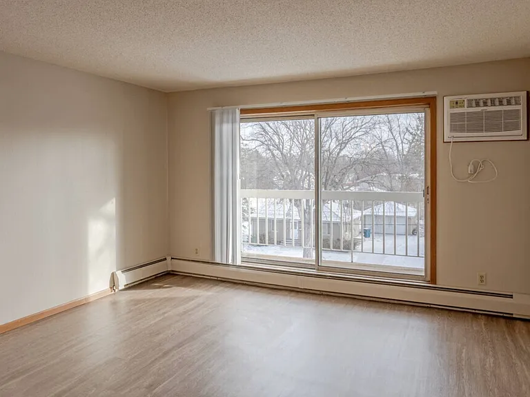 River Ridge Apartments — Photo 20