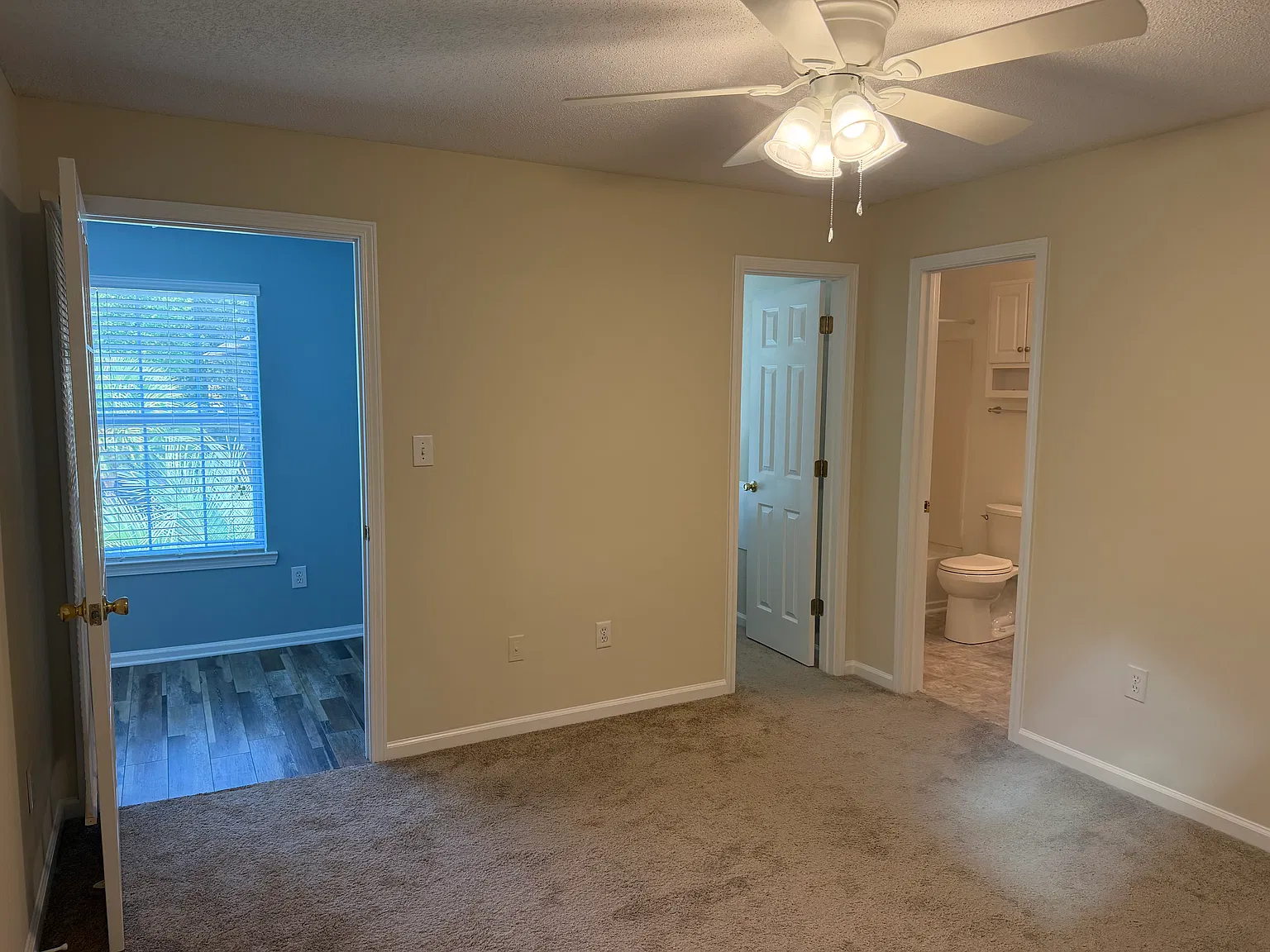 2 bed, 1051 sqft, $1,650 — Photo 4