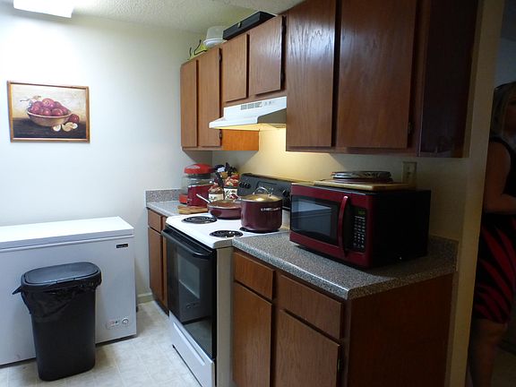 4th image of 3404 NE Dill St #401