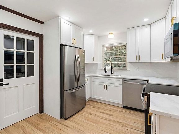 5th image of 4579 Tudor Castle Dr