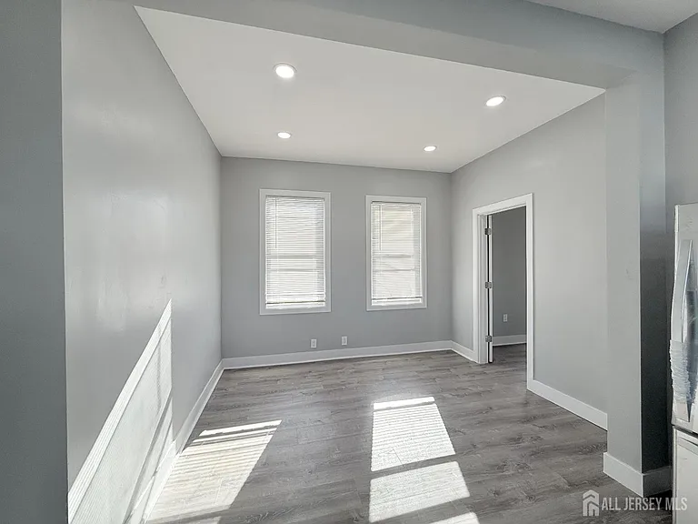 46 Hayward Ave #2 — Photo 2