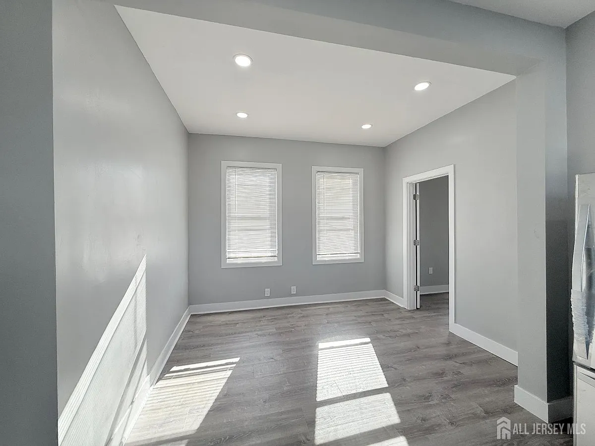 Building Photo - 46 Hayward Ave #2