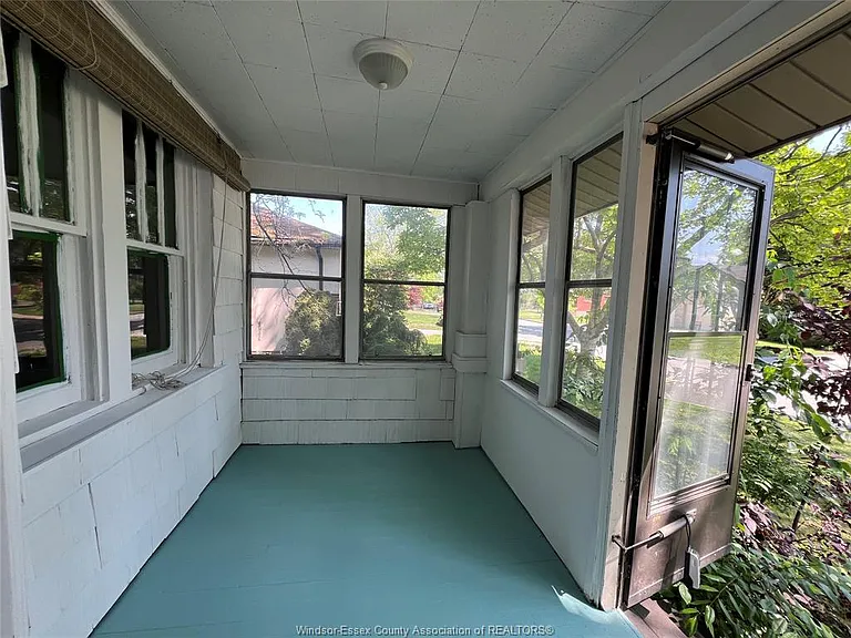 2423 Princess Ave — Photo 3