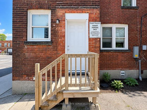 2nd image of 186 Spadina Rd