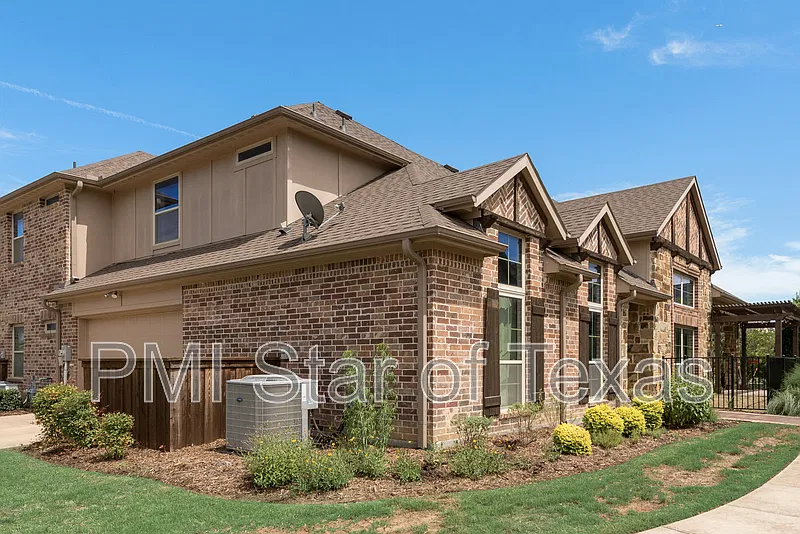 4 bed, 3.0 bath, 2230 sqft, $3,400 — Photo 3