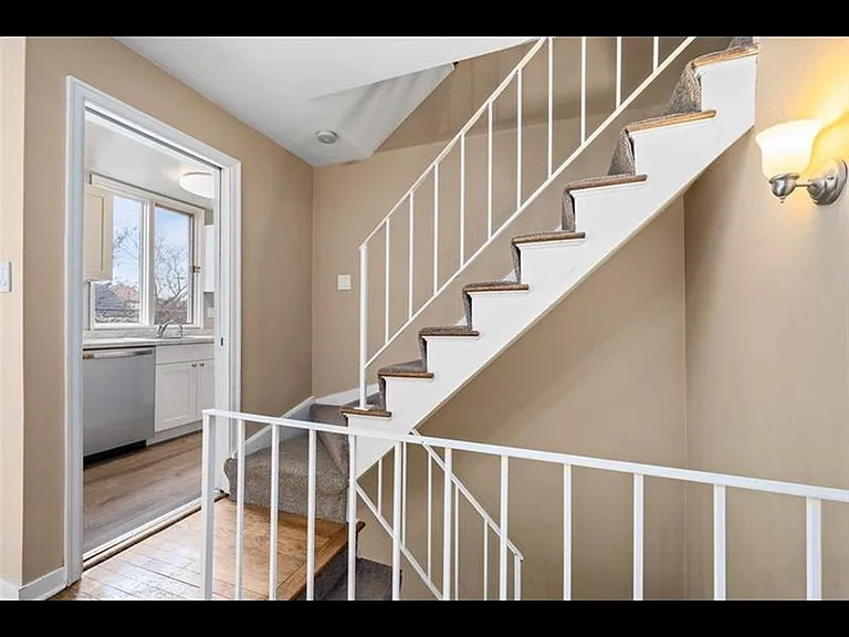 6412 Howe St #1 — Photo 13